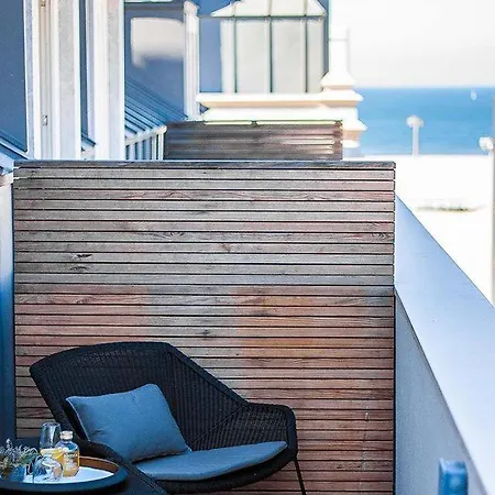 Universal Boutique 4*