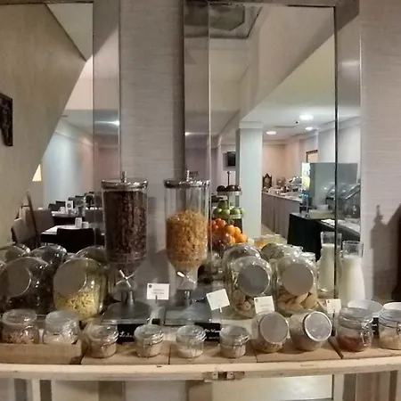 Universal Boutique 4*