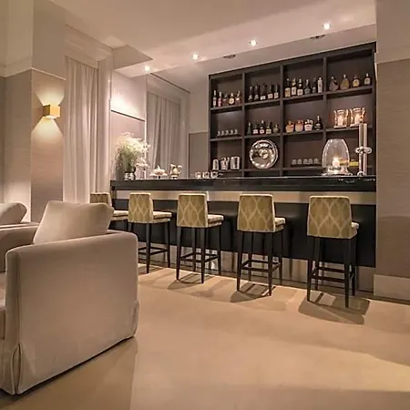 Universal Boutique 4*